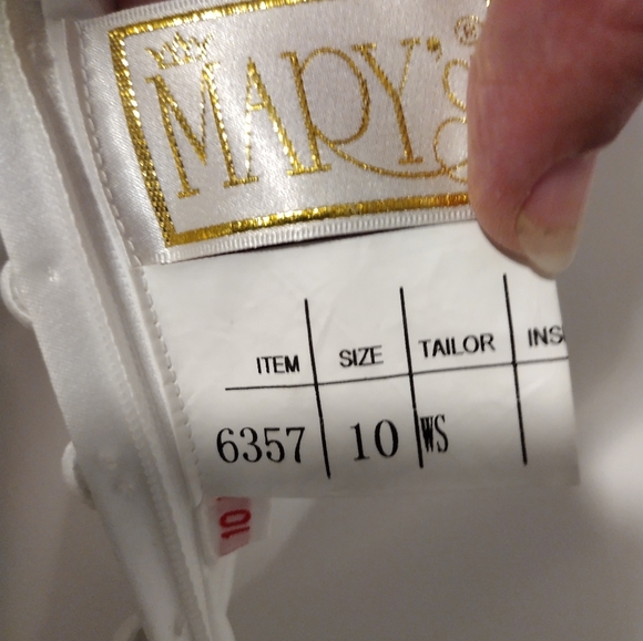 Beautiful Satin, trained, elegant beading wedding dress - Picture 4 of 6